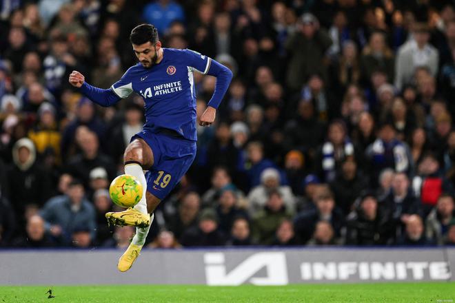 巴黎圣日耳曼前锋疑似受伤，备战受困的简单介绍